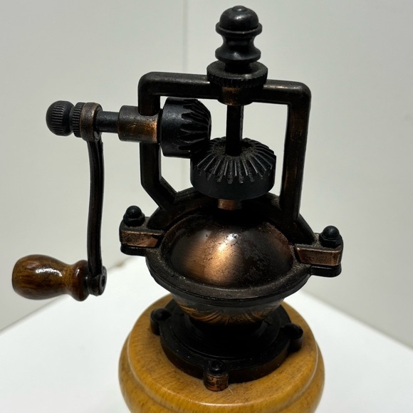 Vintage 1995 Watkins 100th anniversary of pepper grinder / mill - Picture 4 of 7